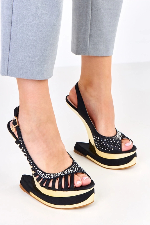 Sandalias negras con circonitas en...