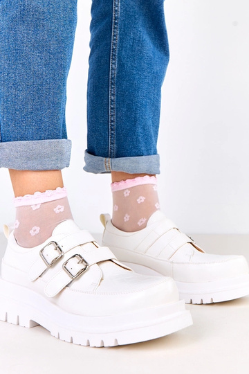 Botines blancos sobre suela masiva, decorados con hebillas, Juke