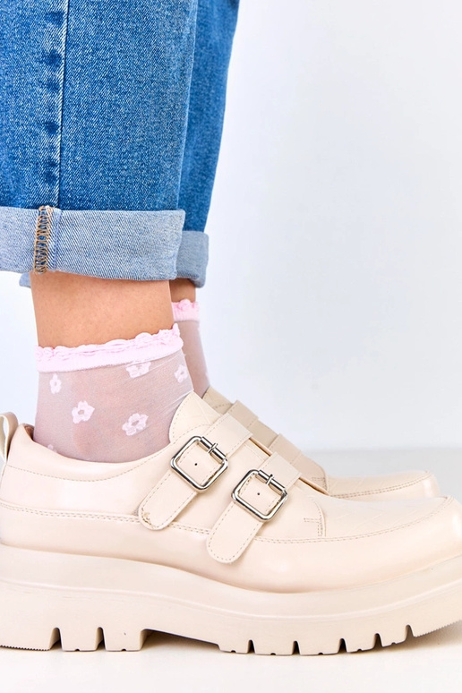 Botines color arena sobre suela...