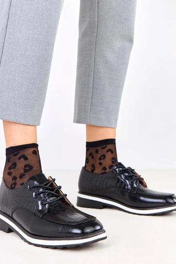 Zapatos negros con relieve y punta cuadrada Kerawa