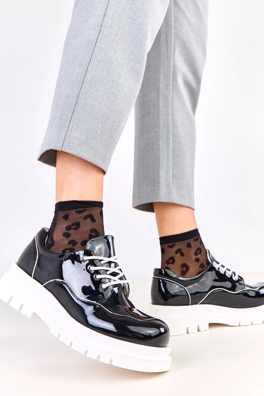 Zapatos negros con suela gruesa Cheshire