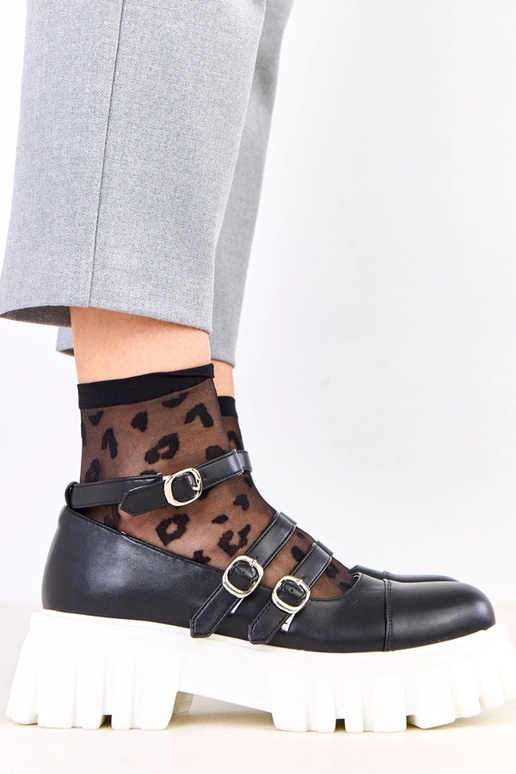 Zapatos negros con suela de tractor...