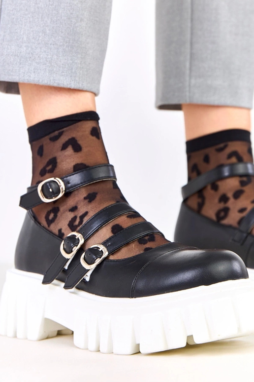 Zapatos negros con suela de tractor...