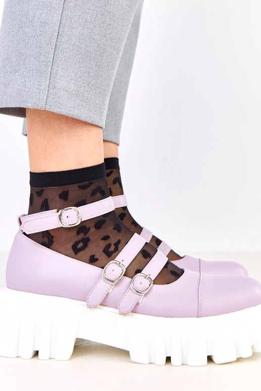 Zapatos morados con suela de tractor...