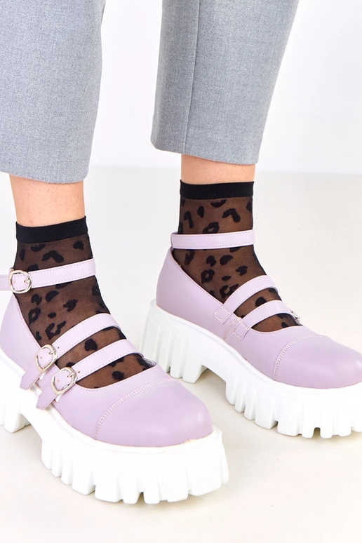 Zapatos morados con suela de tractor...