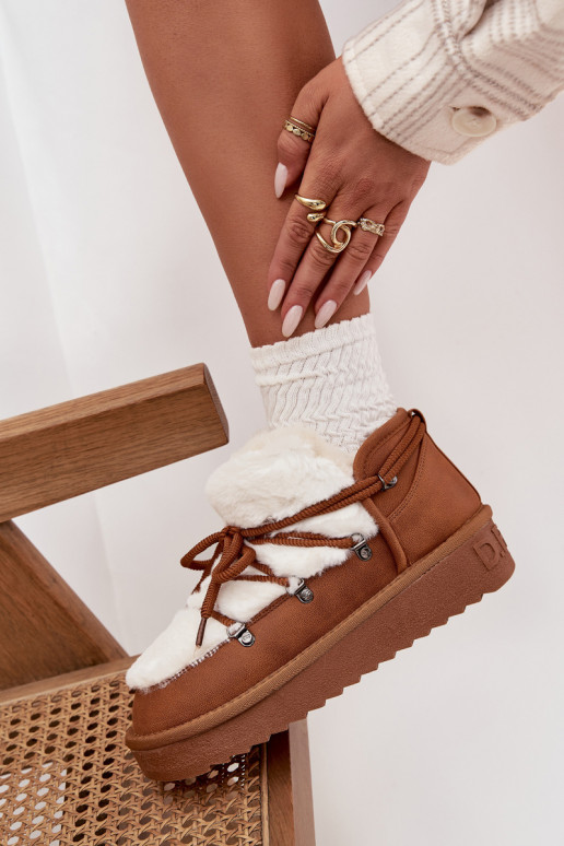 Bajo Botas de nieve con una plataforma con un abrigo de piel D.Franklin DFSH370011 color marrón