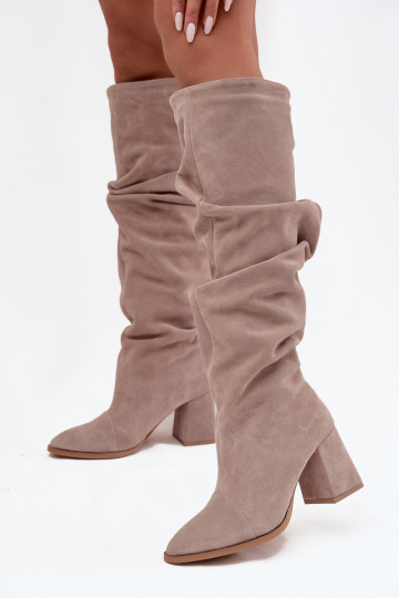 Botas largas arrugadas de ante natural con tacones forradas Zazoo 4228 color arena 2