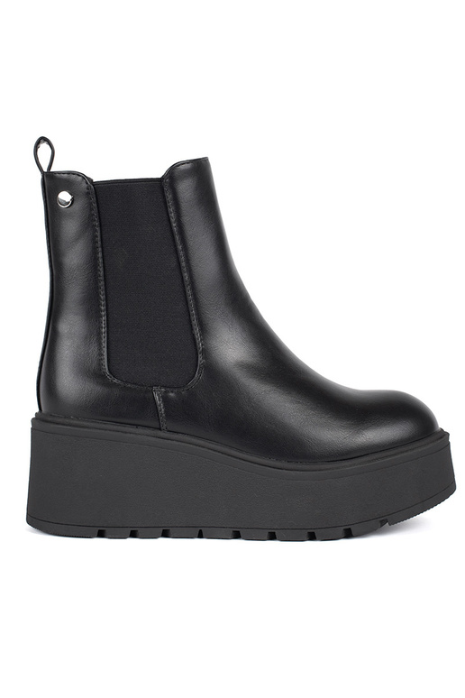 de color negro Zapatos de mujer en una cuña