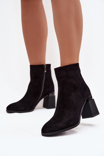 Botines para mujer de ante natural con tacones forrados D&A CR52-718 color negro