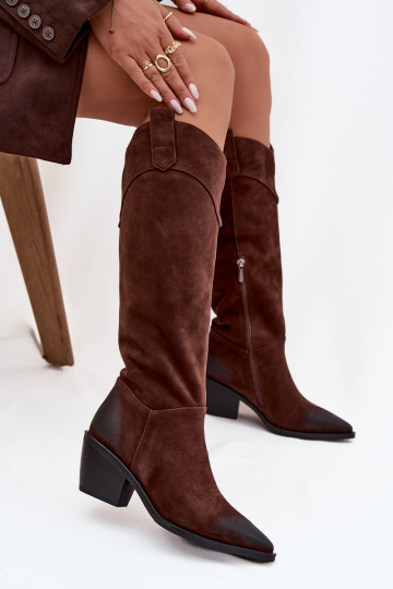 Botas de mujer de estilo cowboy con tacones de ante natural Artiker 57C0230 color marrón