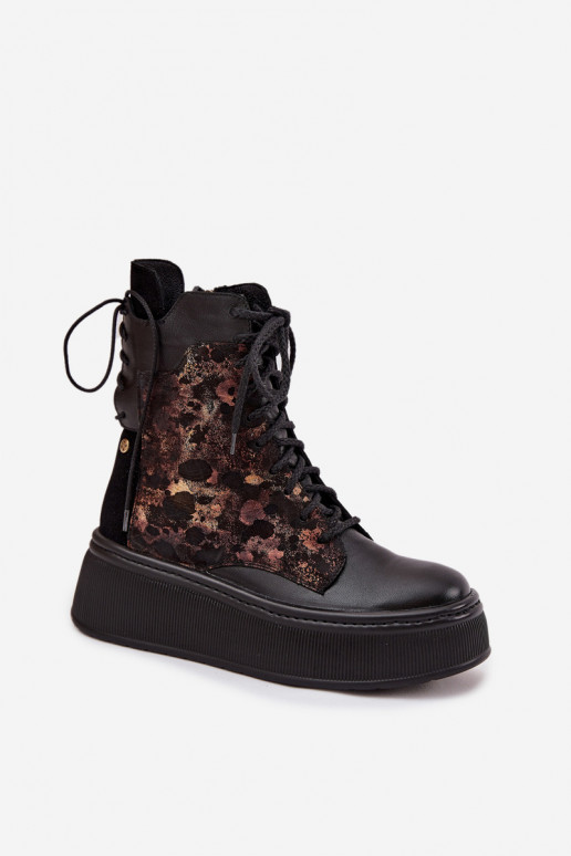 Piel Botas con una plataforma Tiene queciejka 07086-01 de color negro Piel Botas con una plataforma Tiene queciejka 07086-01 de color negro