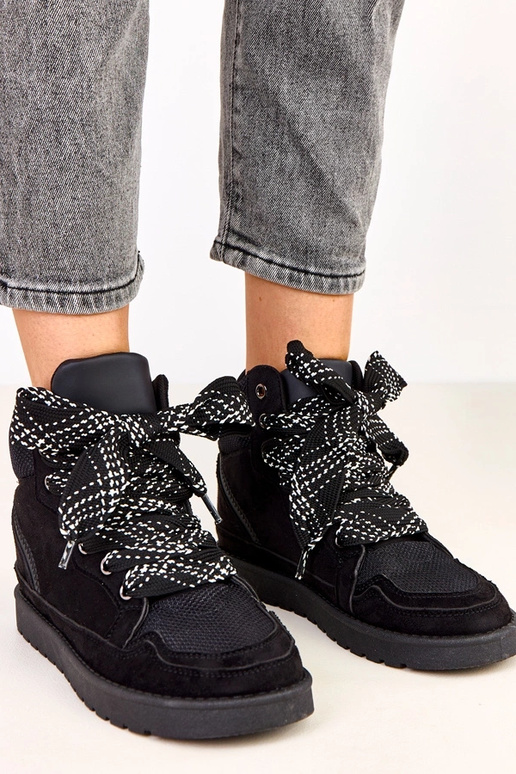 Zapatillas deportivas altas negras... Zapatillas deportivas altas negras...