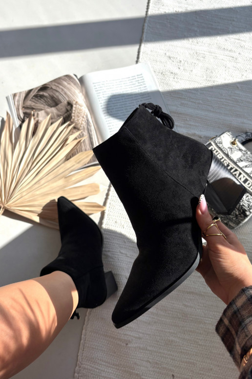 Botas de mujer con detalles elegantes de color negro Halisse