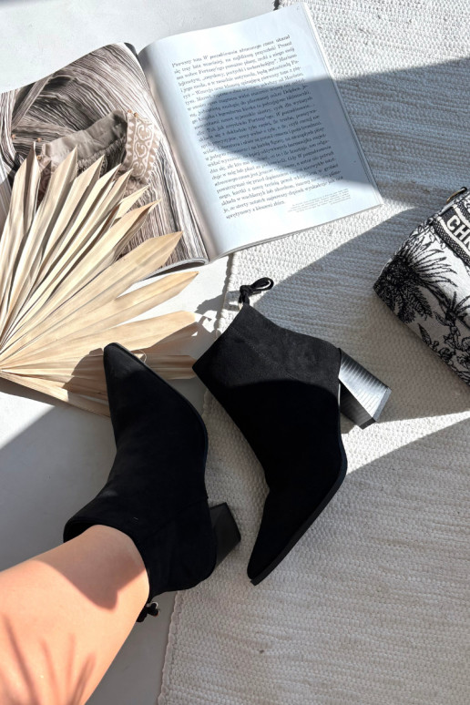 Botas de mujer con detalles elegantes de color negro Halisse