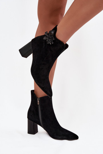 Botines de mujer de ante con ornamentación D&A CR52-686 color negro