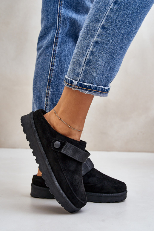 Femenino Zapatillas calentamiento con pelo dentro con una plataforma de color negro Azida