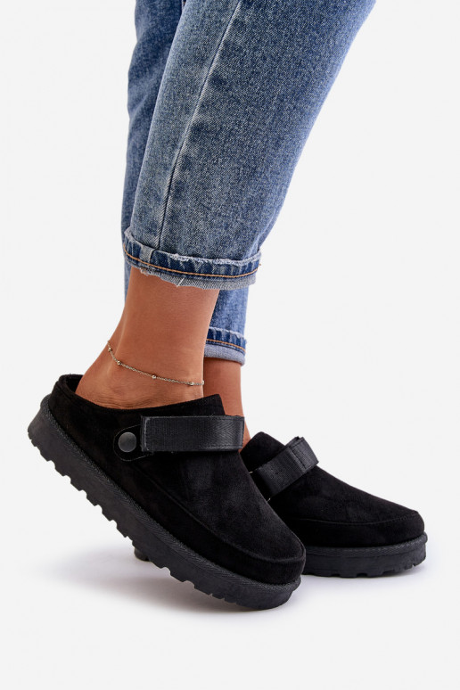 Femenino Zapatillas calentamiento con pelo dentro con una plataforma de color negro Azida