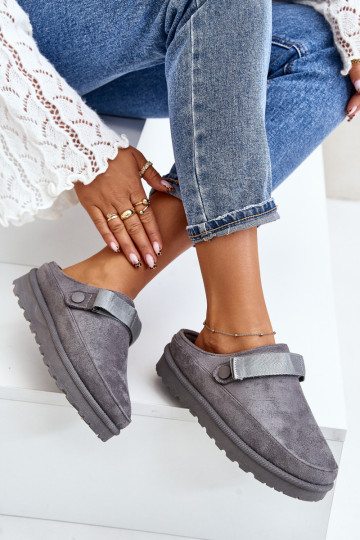 Femenino Zapatillas calentamiento con pelo dentro con una plataforma color gris Azida