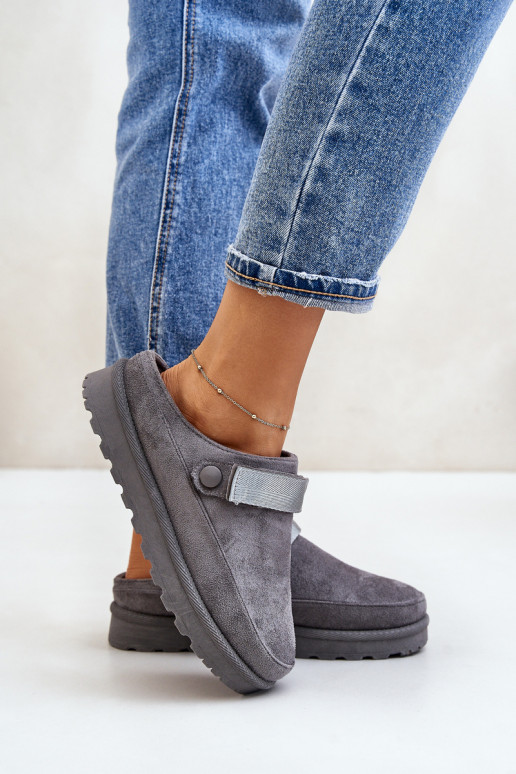 Femenino Zapatillas calentamiento con pelo dentro con una plataforma color gris Azida