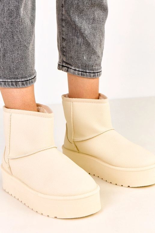 Botas bajas de nieve color arena con... Botas bajas de nieve color arena con...