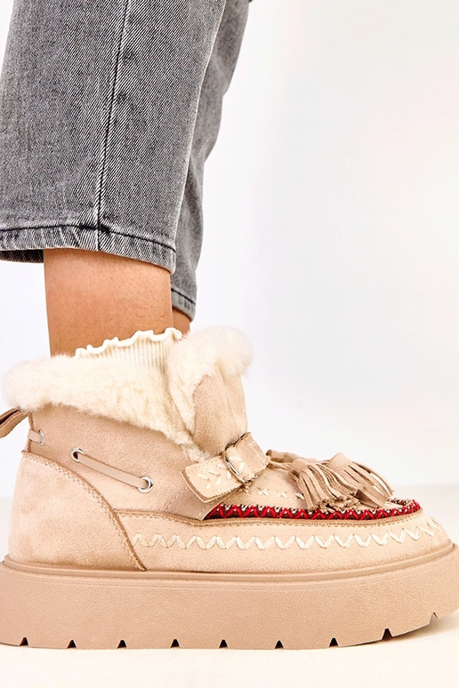 Botas de nieve color arena con... Botas de nieve color arena con...