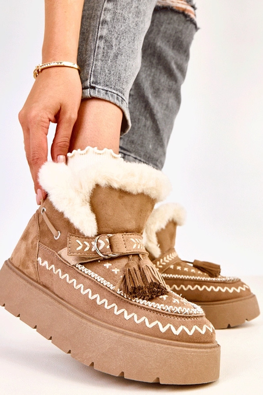 Botas de nieve color marrón claro con... Botas de nieve color marrón claro con...