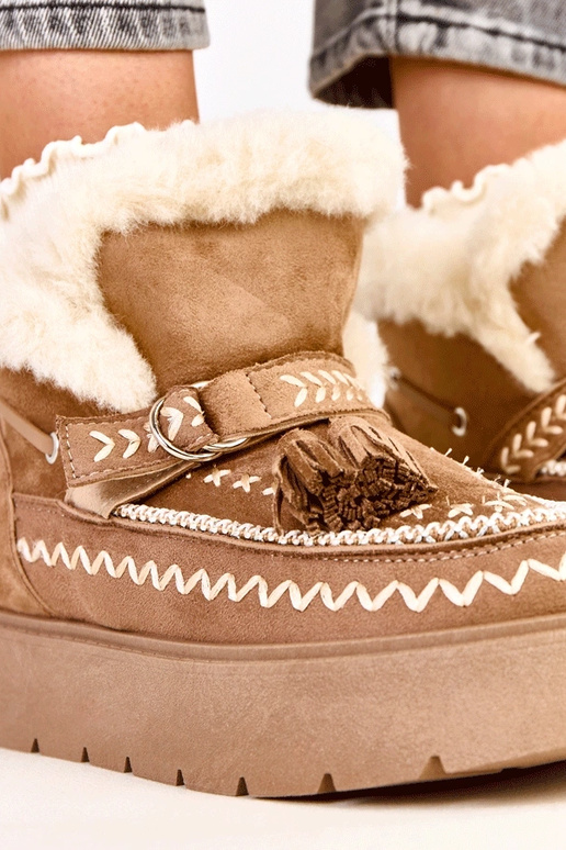 Botas de nieve color marrón claro con... Botas de nieve color marrón claro con...