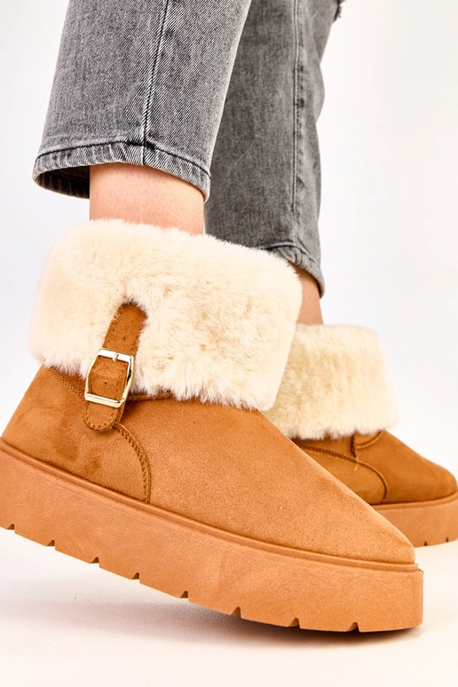 Botas de nieve marrones con... Botas de nieve marrones con...