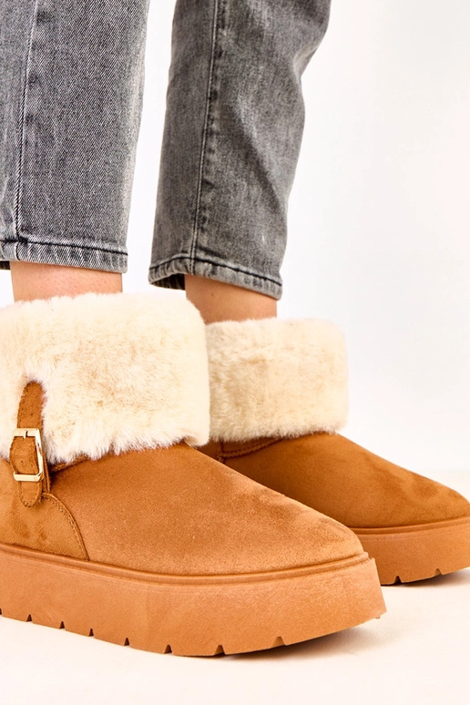 Botas de nieve marrones con... Botas de nieve marrones con...