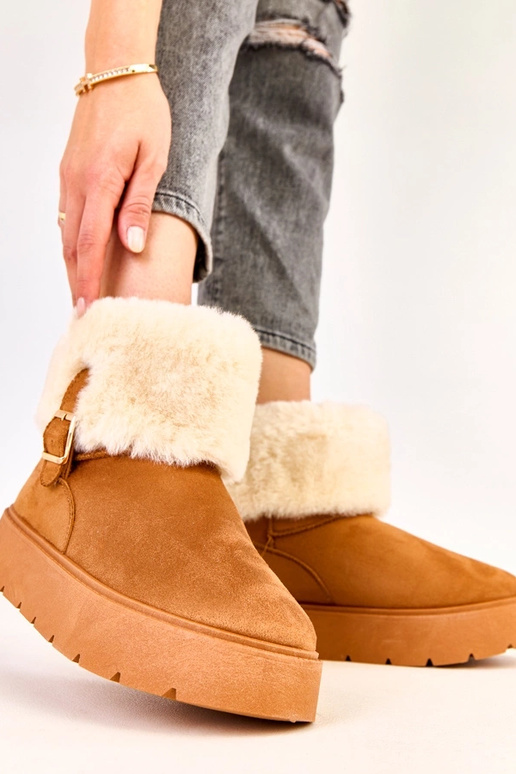 Botas de nieve marrones con... Botas de nieve marrones con...