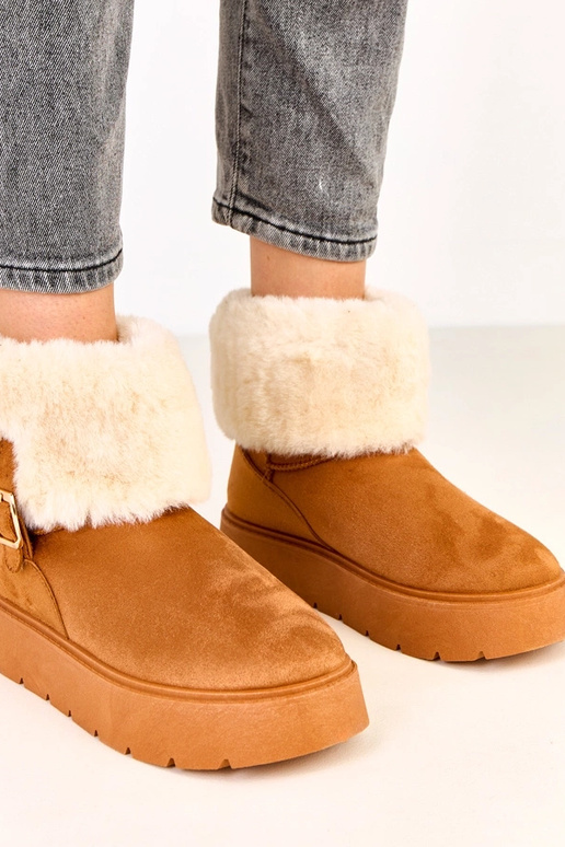Botas de nieve marrones con... Botas de nieve marrones con...
