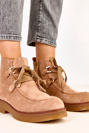 Botines cálidos color arena...