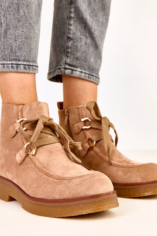 Botines cálidos color arena con...