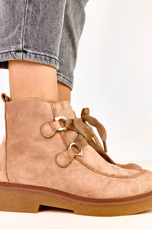 Botines cálidos color arena con...