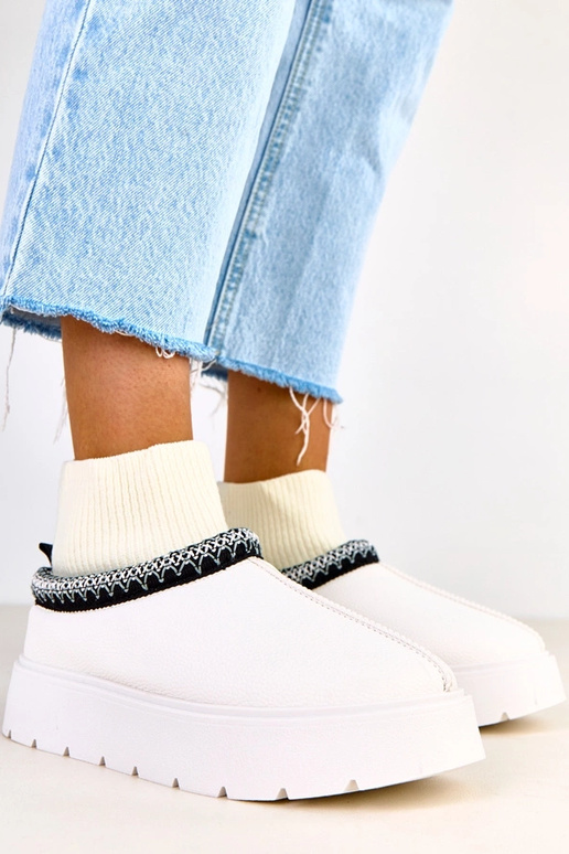 Botas de nieve blancas con caña en... Botas de nieve blancas con caña en...