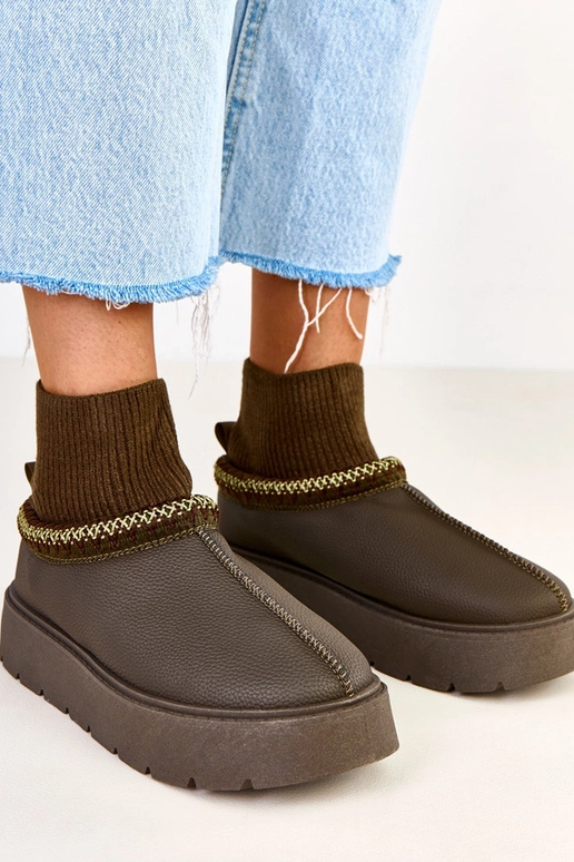 Botas de nieve verdes con caña en... Botas de nieve verdes con caña en...