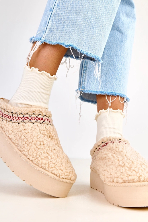 Botas de nieve beige bajas con... Botas de nieve beige bajas con...