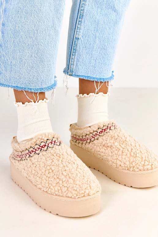 Botas de nieve beige bajas con... Botas de nieve beige bajas con...