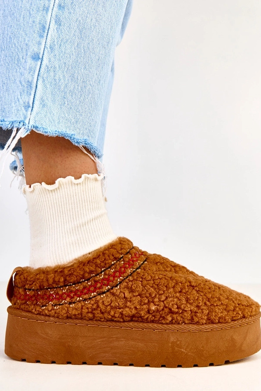 Botas de nieve marrones bajas con... Botas de nieve marrones bajas con...