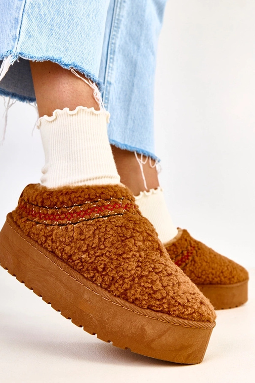 Botas de nieve marrones bajas con... Botas de nieve marrones bajas con...