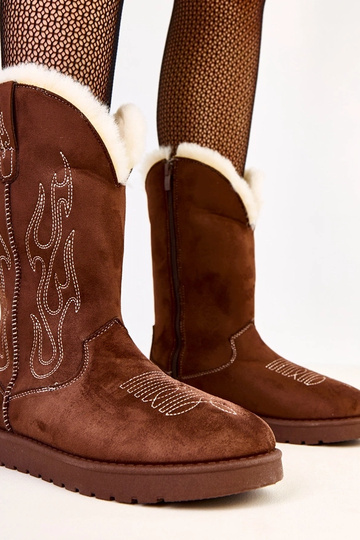 Botas de nieve marrones con bordado en la caña Darena