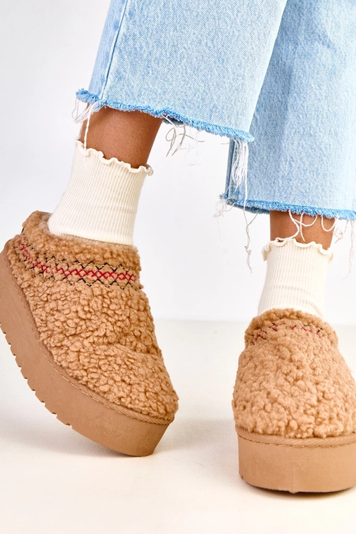 Botas de nieve gris oscuro bajas con... Botas de nieve gris oscuro bajas con...