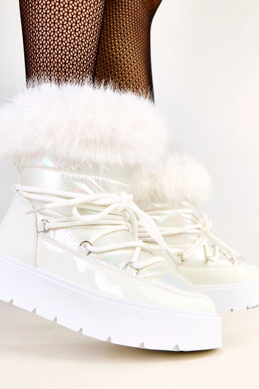 Botas de nieve blancas con cordones y... Botas de nieve blancas con cordones y...