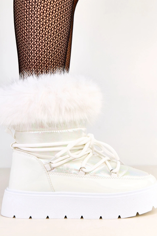 Botas de nieve blancas con cordones y... Botas de nieve blancas con cordones y...