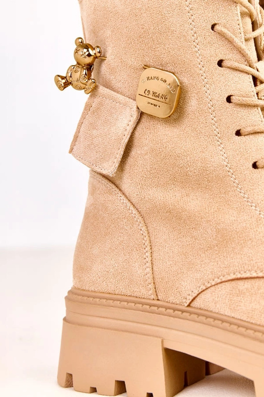 Botas de ante color arena adornados... Botas de ante color arena adornados...