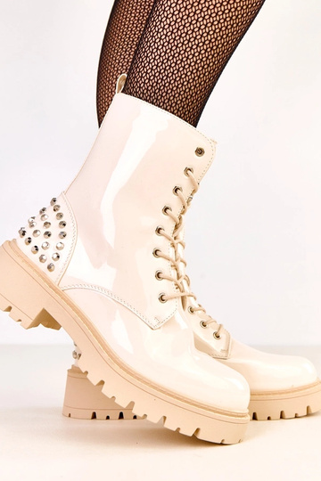 Botas de charol color arena...