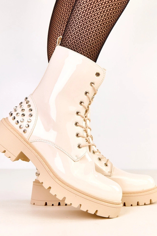 Botas de charol color arena con... Botas de charol color arena con...