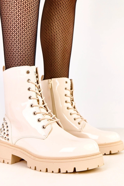 Botas de charol color arena con... Botas de charol color arena con...