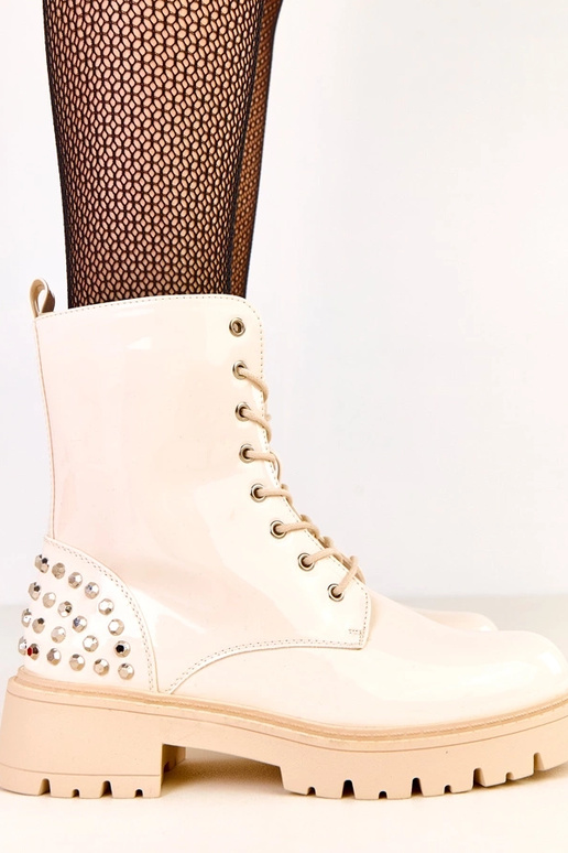 Botas de charol color arena con... Botas de charol color arena con...