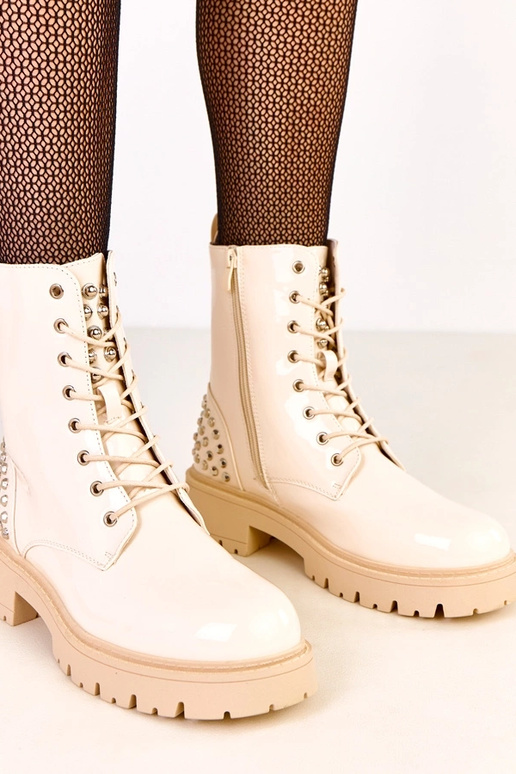 Botas de charol color arena con... Botas de charol color arena con...